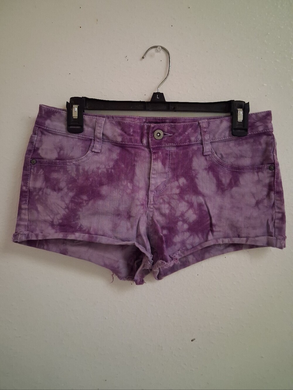 Arizona Purple Tie-Dye Denim Shorts Women's Size 9 Raw Hem Stretch Casual Summer